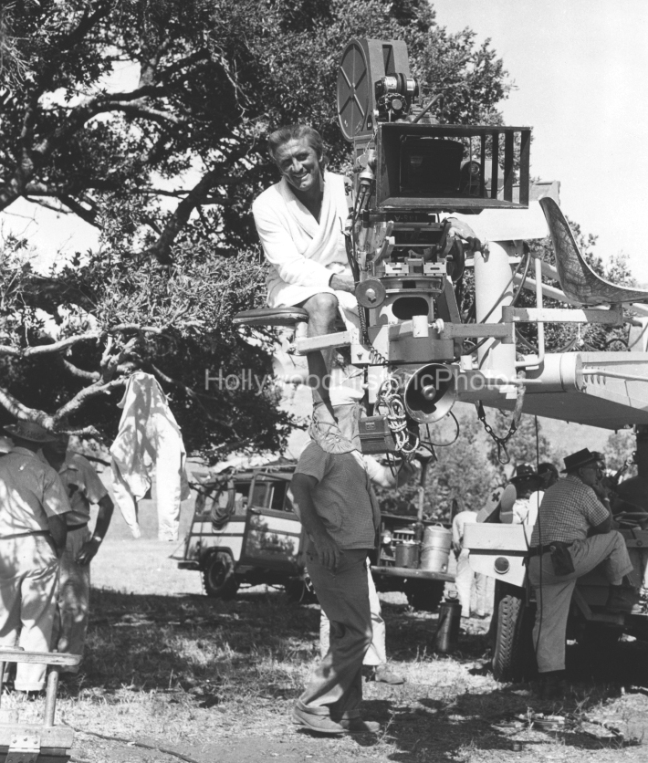 Spartacus 1960 Kirk Douglas behind the camera WM.jpg